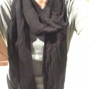 BLACK SUPER SOFT LIGHT WEIGHT SCARF
